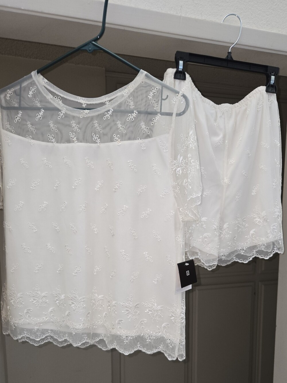 Women’s White Lace Overlay 2 Piece Shorts Pajama Set
